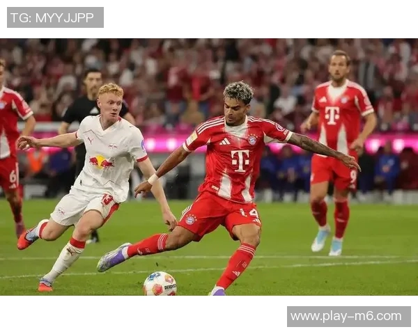 拜仁球员凯恩迪亚斯杰克逊齐聚慕尼黑啤酒节欢庆盛宴